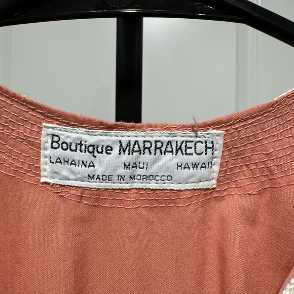 Women’s Moroccan Salmon Caftan / Kaftan with Ivory Embroidered Trim - Picture 2 of 3